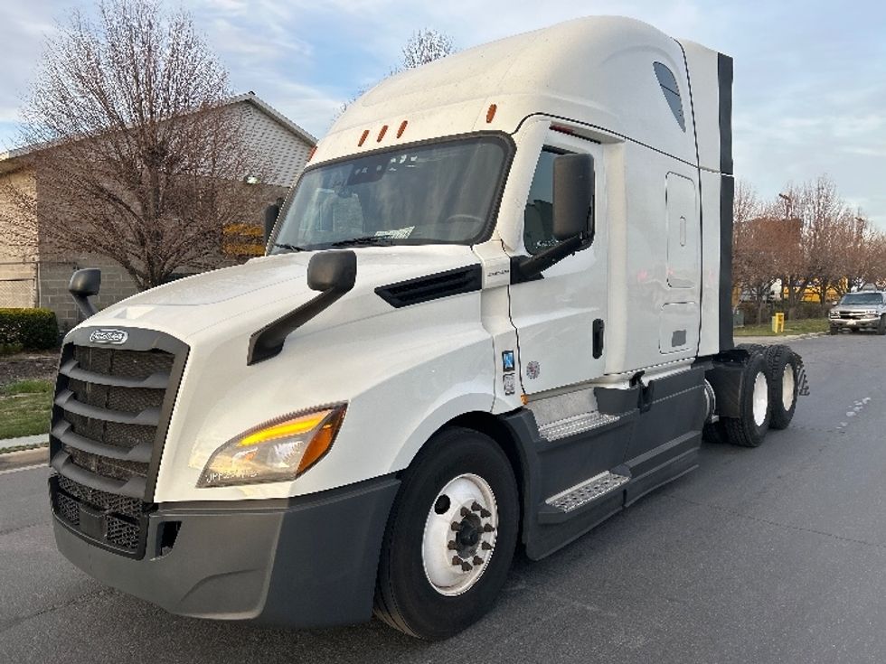 Sleeper Tractor-Heavy Duty Tractors-Freightliner-2023-T12664ST-Sparks-NV-729,997\n\t\tmiles-$ 55,500 - Image 3