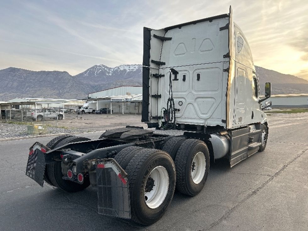 Sleeper Tractor-Heavy Duty Tractors-Freightliner-2023-T12664ST-Sparks-NV-729,997\n\t\tmiles-$ 55,500 - Image 7