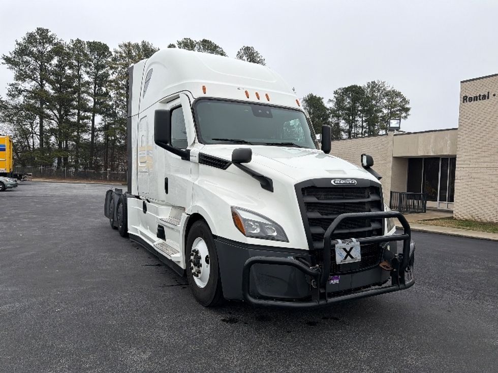 Sleeper Tractor-Heavy Duty Tractors-Freightliner-2023-T12664ST-Spartanburg-SC-251,632\n\t\tmiles-$ 97,000 - Image 1