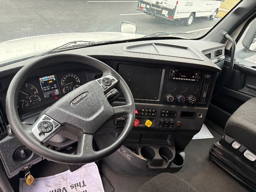 Sleeper Tractor-Heavy Duty Tractors-Freightliner-2023-T12664ST-Spartanburg-SC-251,632\n\t\tmiles-$ 97,000 - Image 12
