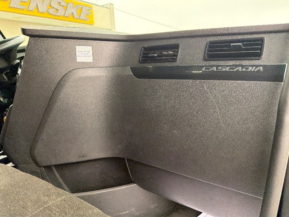 Sleeper Tractor-Heavy Duty Tractors-Freightliner-2023-T12664ST-Spartanburg-SC-251,632\n\t\tmiles-$ 97,000 - Image 14