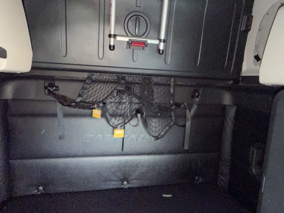 Sleeper Tractor-Heavy Duty Tractors-Freightliner-2023-T12664ST-Spartanburg-SC-251,632\n\t\tmiles-$ 97,000 - Image 16