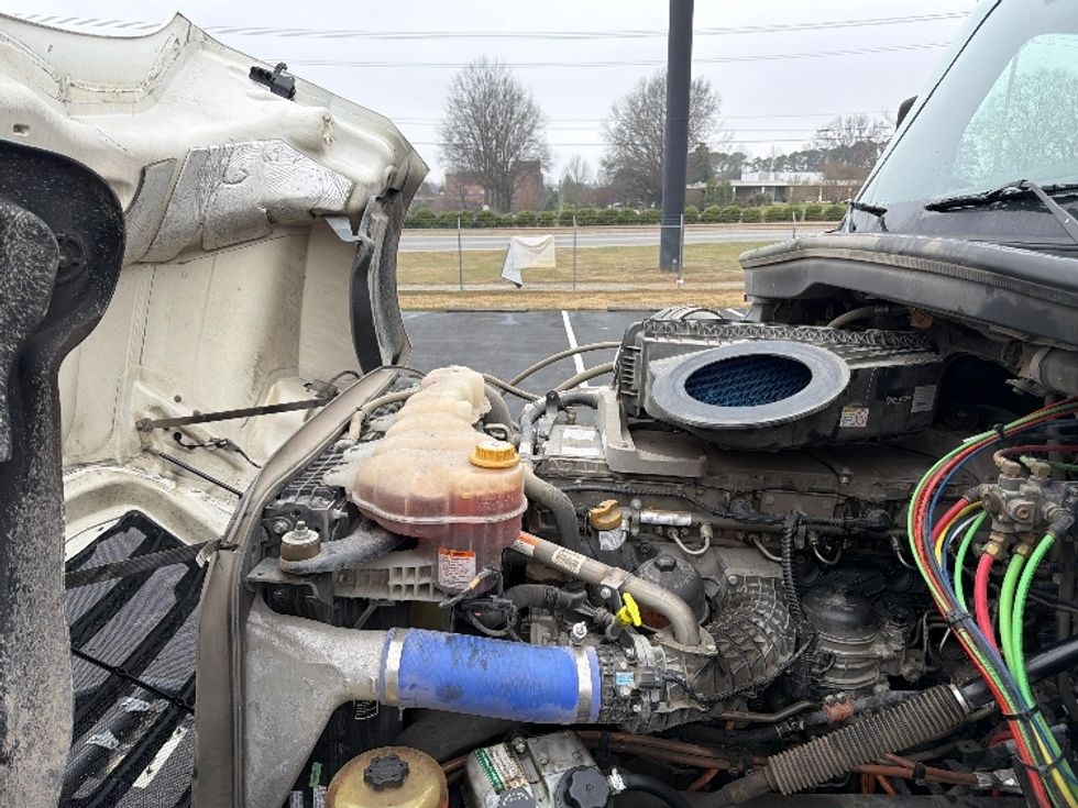 Sleeper Tractor-Heavy Duty Tractors-Freightliner-2023-T12664ST-Spartanburg-SC-251,632\n\t\tmiles-$ 97,000 - Image 21