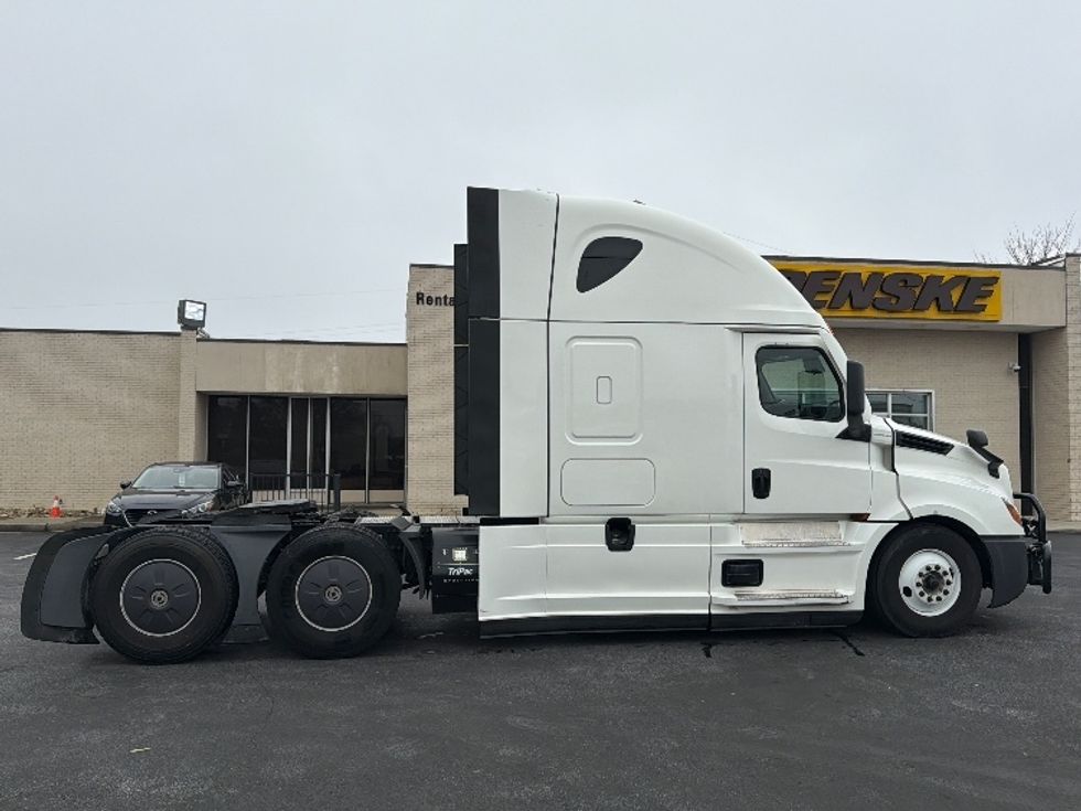 Sleeper Tractor-Heavy Duty Tractors-Freightliner-2023-T12664ST-Spartanburg-SC-251,632\n\t\tmiles-$ 97,000 - Image 8