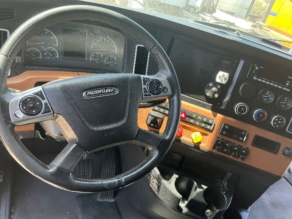 Sleeper Tractor-Heavy Duty Tractors-Freightliner-2023-T12664ST-Stockton-CA-510,573\n\t\tmiles-$ 20,000 - Image 11