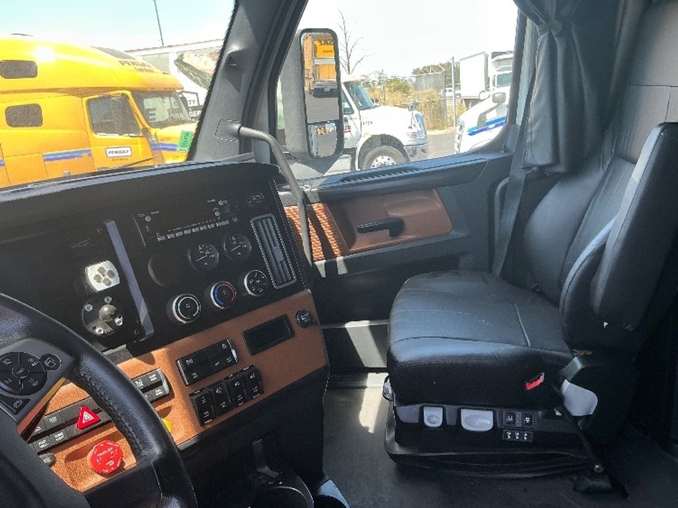 Sleeper Tractor-Heavy Duty Tractors-Freightliner-2023-T12664ST-Stockton-CA-510,573\n\t\tmiles-$ 20,000 - Image 12