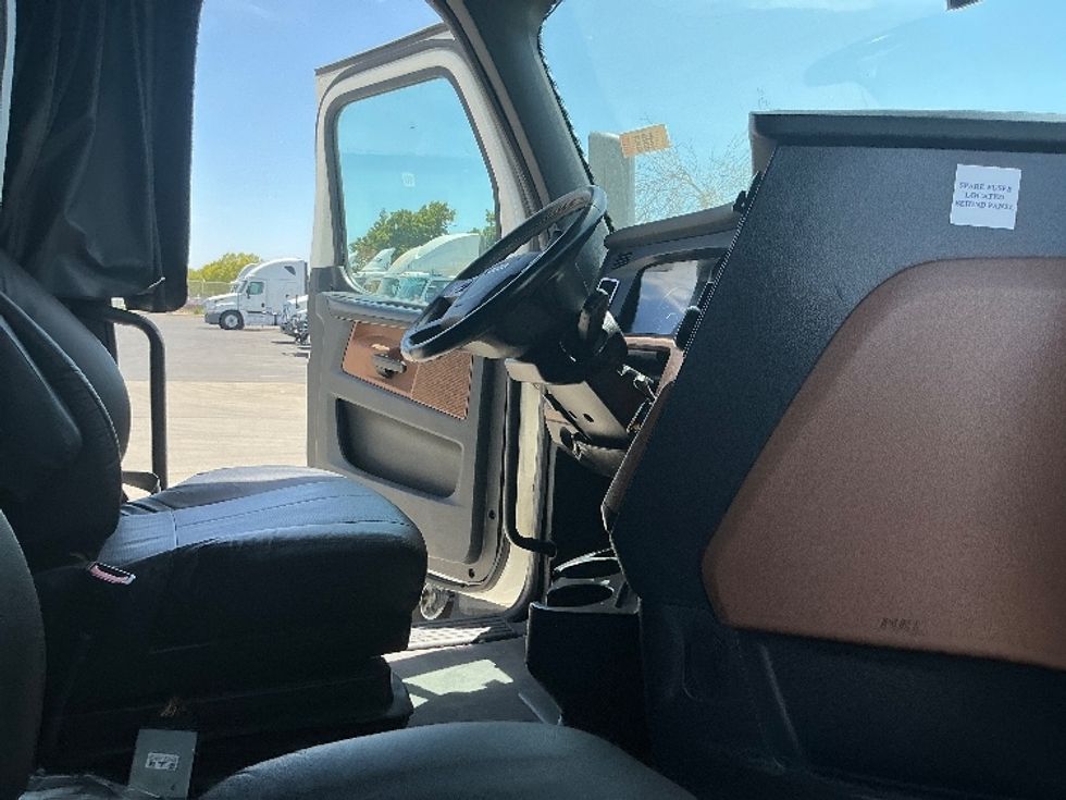 Sleeper Tractor-Heavy Duty Tractors-Freightliner-2023-T12664ST-Stockton-CA-510,573\n\t\tmiles-$ 20,000 - Image 15