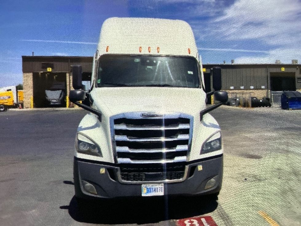Sleeper Tractor-Heavy Duty Tractors-Freightliner-2023-T12664ST-Stockton-CA-510,573\n\t\tmiles-$ 20,000 - Image 2