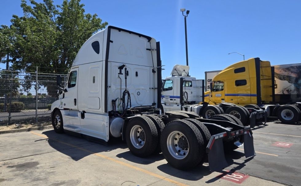 Sleeper Tractor-Heavy Duty Tractors-Freightliner-2023-T12664ST-Stockton-CA-510,573\n\t\tmiles-$ 20,000 - Image 5
