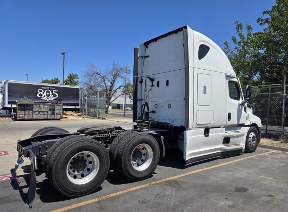 Sleeper Tractor-Heavy Duty Tractors-Freightliner-2023-T12664ST-Stockton-CA-510,573\n\t\tmiles-$ 20,000 - Image 7
