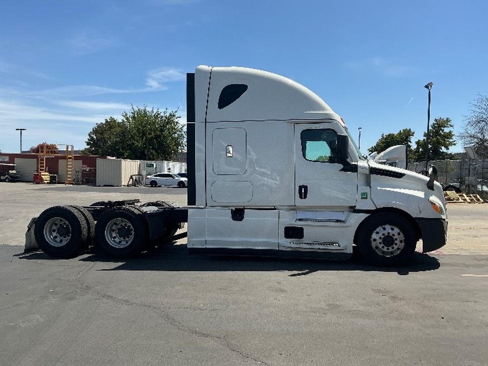 Sleeper Tractor-Heavy Duty Tractors-Freightliner-2023-T12664ST-Stockton-CA-510,573\n\t\tmiles-$ 20,000 - Image 8