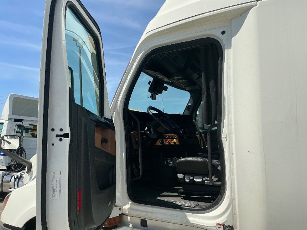 Sleeper Tractor-Heavy Duty Tractors-Freightliner-2023-T12664ST-Stockton-CA-510,573\n\t\tmiles-$ 20,000 - Image 9