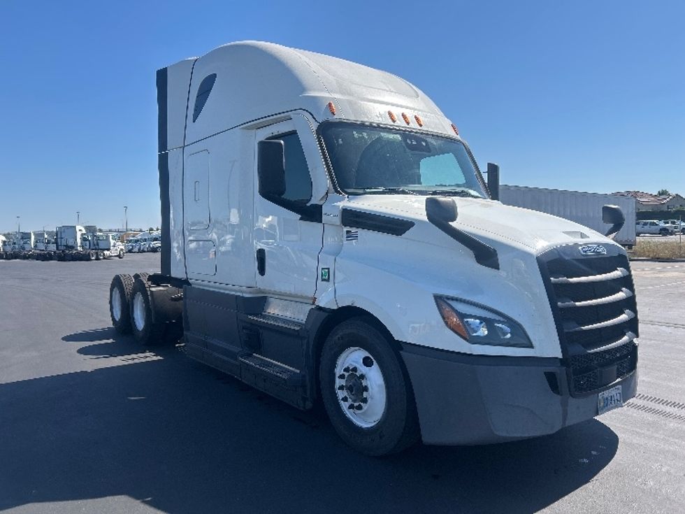 Sleeper Tractor-Heavy Duty Tractors-Freightliner-2023-T12664ST-Stockton-CA-519,150\n\t\tmiles-$ 77,000 - Image 1