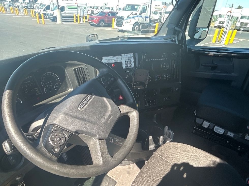 Sleeper Tractor-Heavy Duty Tractors-Freightliner-2023-T12664ST-Stockton-CA-519,150\n\t\tmiles-$ 77,000 - Image 10