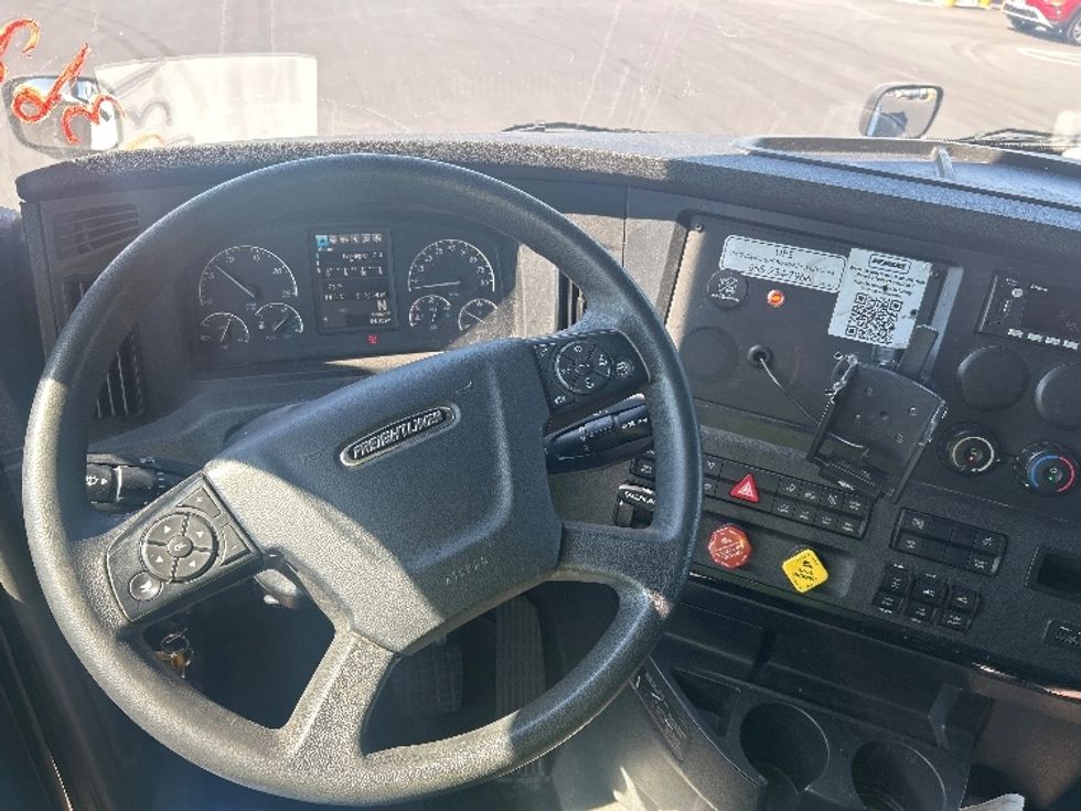 Sleeper Tractor-Heavy Duty Tractors-Freightliner-2023-T12664ST-Stockton-CA-519,150\n\t\tmiles-$ 77,000 - Image 11