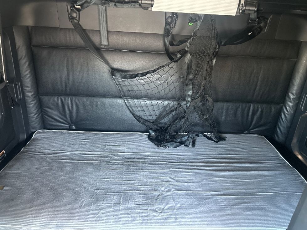 Sleeper Tractor-Heavy Duty Tractors-Freightliner-2023-T12664ST-Stockton-CA-519,150\n\t\tmiles-$ 77,000 - Image 17