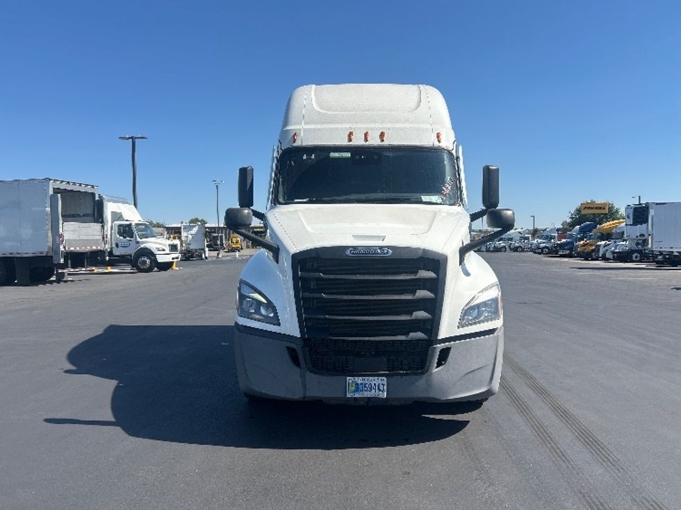 Sleeper Tractor-Heavy Duty Tractors-Freightliner-2023-T12664ST-Stockton-CA-519,150\n\t\tmiles-$ 77,000 - Image 2