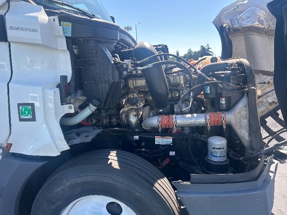 Sleeper Tractor-Heavy Duty Tractors-Freightliner-2023-T12664ST-Stockton-CA-519,150\n\t\tmiles-$ 77,000 - Image 20