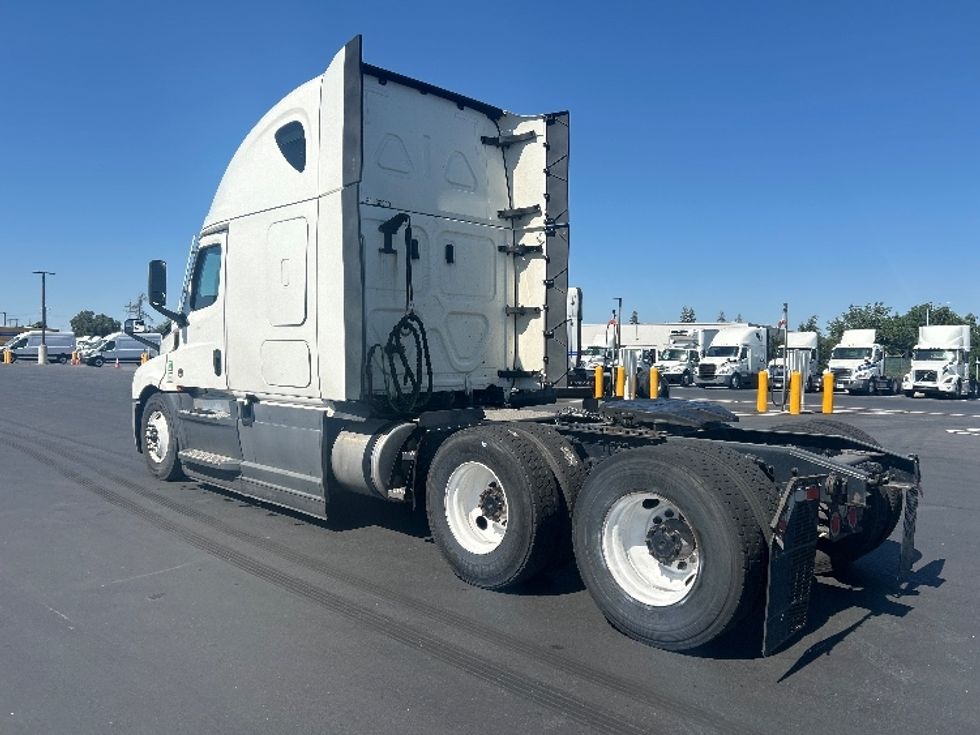 Sleeper Tractor-Heavy Duty Tractors-Freightliner-2023-T12664ST-Stockton-CA-519,150\n\t\tmiles-$ 77,000 - Image 5