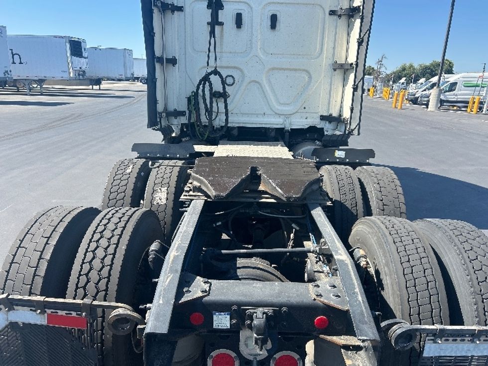 Sleeper Tractor-Heavy Duty Tractors-Freightliner-2023-T12664ST-Stockton-CA-519,150\n\t\tmiles-$ 77,000 - Image 6