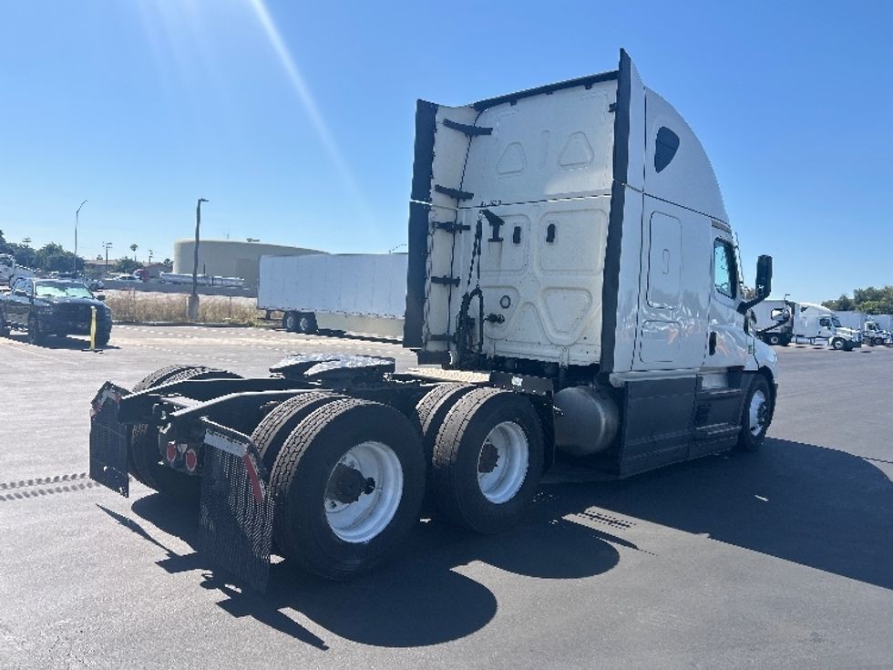 Sleeper Tractor-Heavy Duty Tractors-Freightliner-2023-T12664ST-Stockton-CA-519,150\n\t\tmiles-$ 77,000 - Image 7