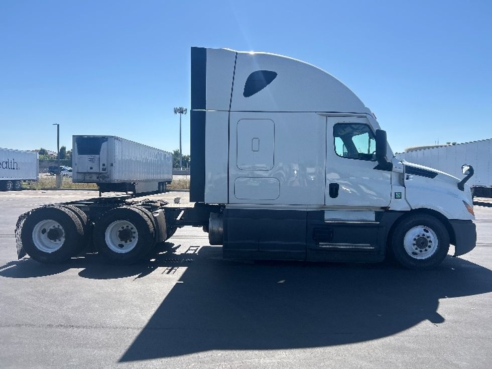 Sleeper Tractor-Heavy Duty Tractors-Freightliner-2023-T12664ST-Stockton-CA-519,150\n\t\tmiles-$ 77,000 - Image 8