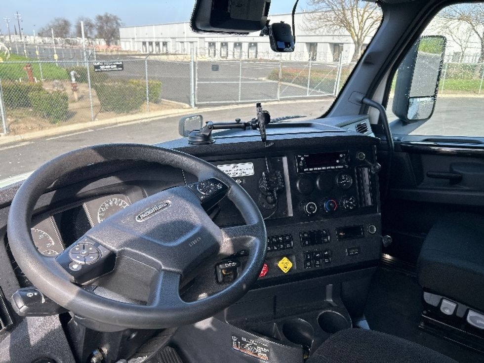 Sleeper Tractor-Heavy Duty Tractors-Freightliner-2023-T12664ST-Stockton-CA-619,576\n\t\tmiles-$ 67,500 - Image 10