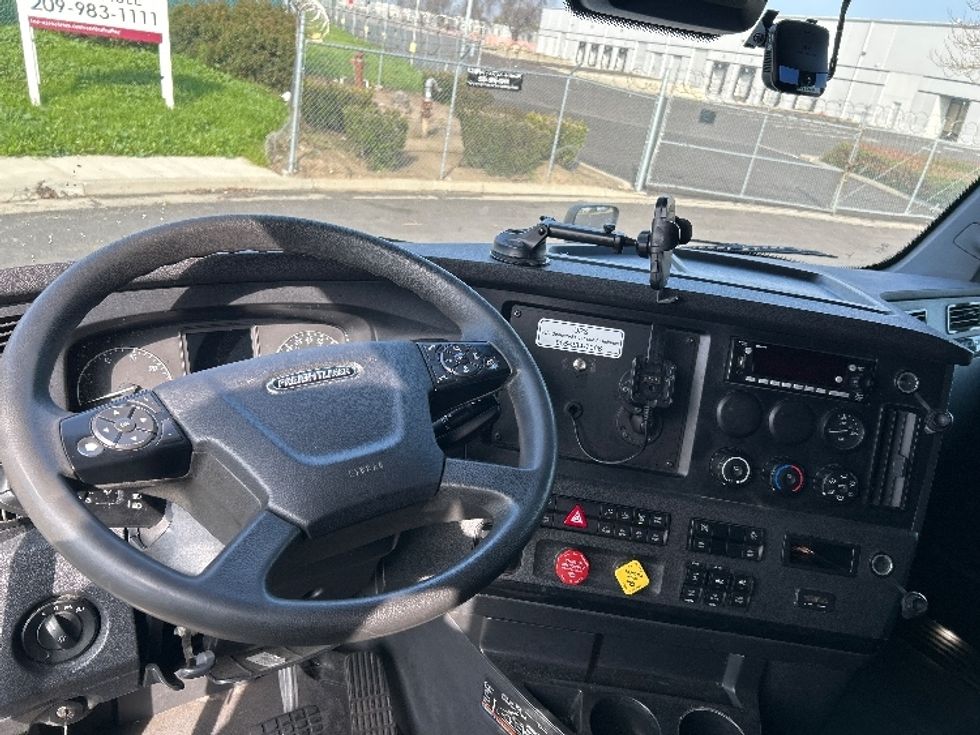 Sleeper Tractor-Heavy Duty Tractors-Freightliner-2023-T12664ST-Stockton-CA-619,576\n\t\tmiles-$ 67,500 - Image 11