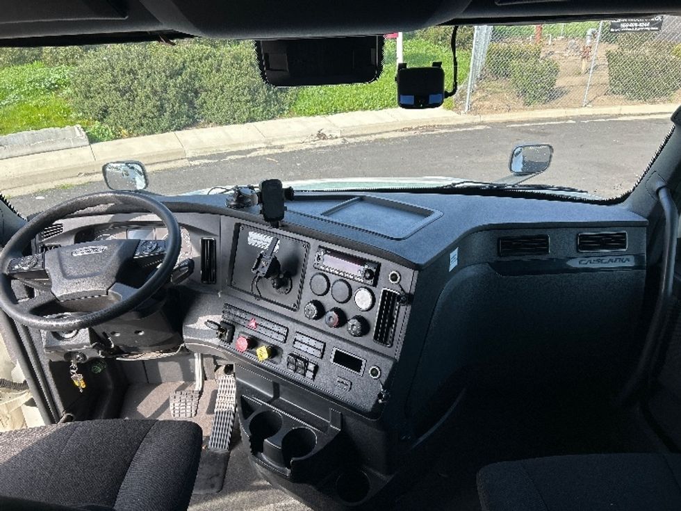 Sleeper Tractor-Heavy Duty Tractors-Freightliner-2023-T12664ST-Stockton-CA-619,576\n\t\tmiles-$ 67,500 - Image 12