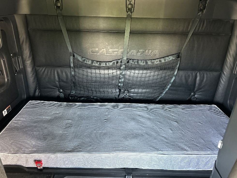 Sleeper Tractor-Heavy Duty Tractors-Freightliner-2023-T12664ST-Stockton-CA-619,576\n\t\tmiles-$ 67,500 - Image 16