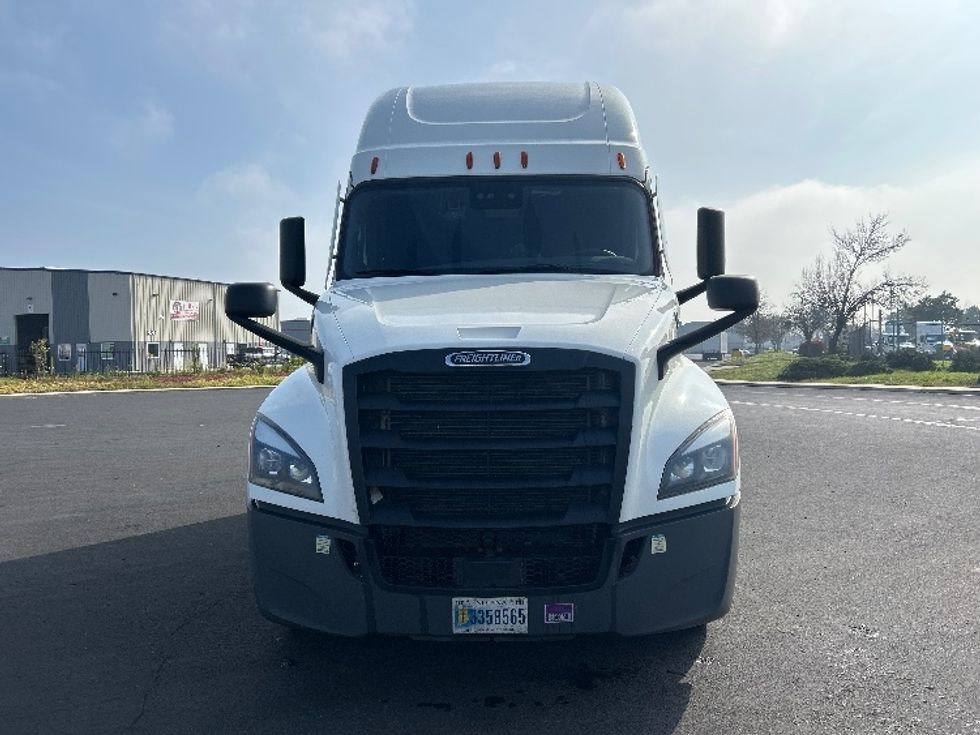 Sleeper Tractor-Heavy Duty Tractors-Freightliner-2023-T12664ST-Stockton-CA-619,576\n\t\tmiles-$ 67,500 - Image 2