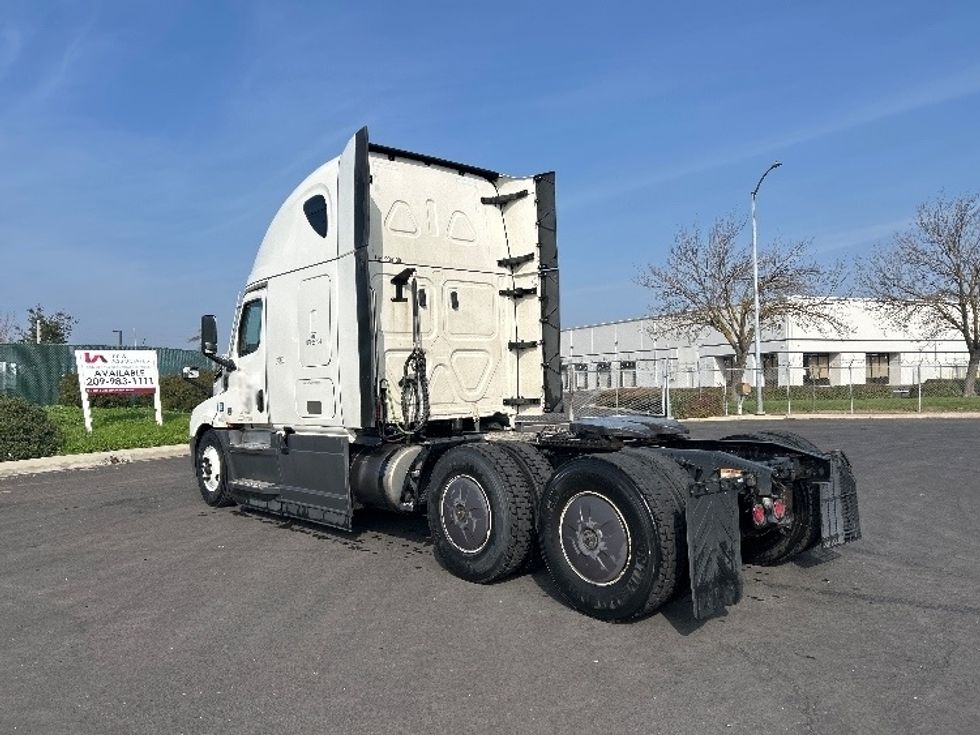 Sleeper Tractor-Heavy Duty Tractors-Freightliner-2023-T12664ST-Stockton-CA-619,576\n\t\tmiles-$ 67,500 - Image 5