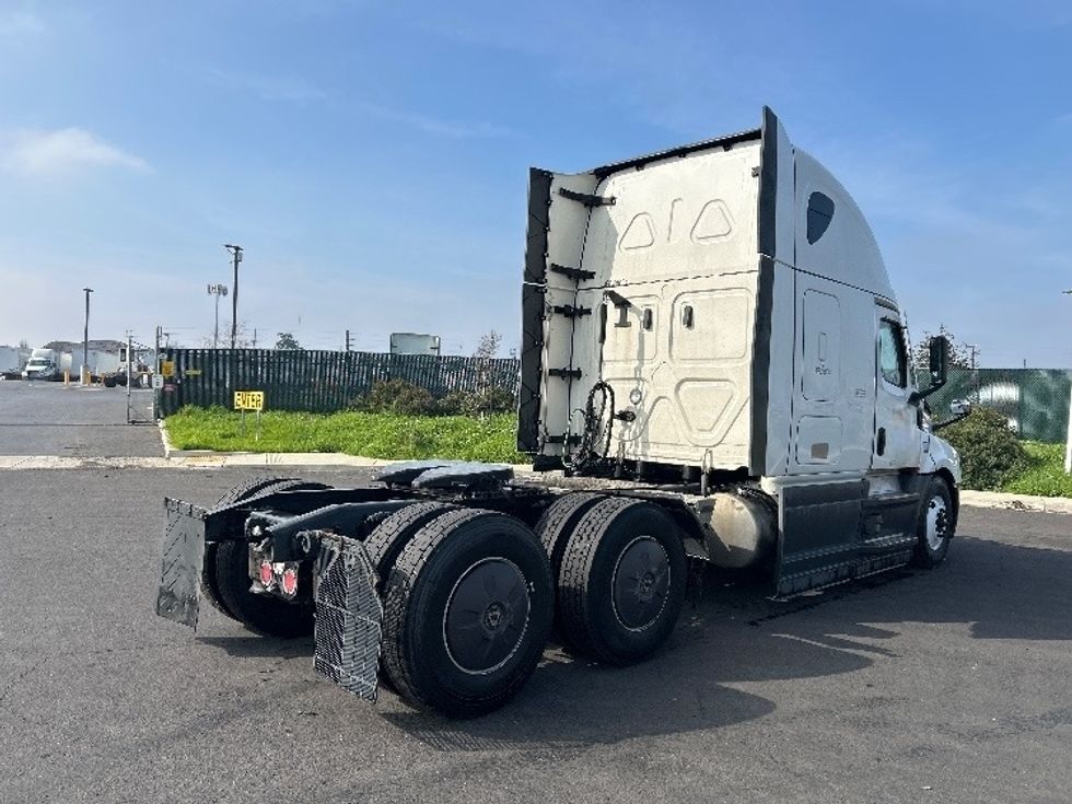 Sleeper Tractor-Heavy Duty Tractors-Freightliner-2023-T12664ST-Stockton-CA-619,576\n\t\tmiles-$ 67,500 - Image 7