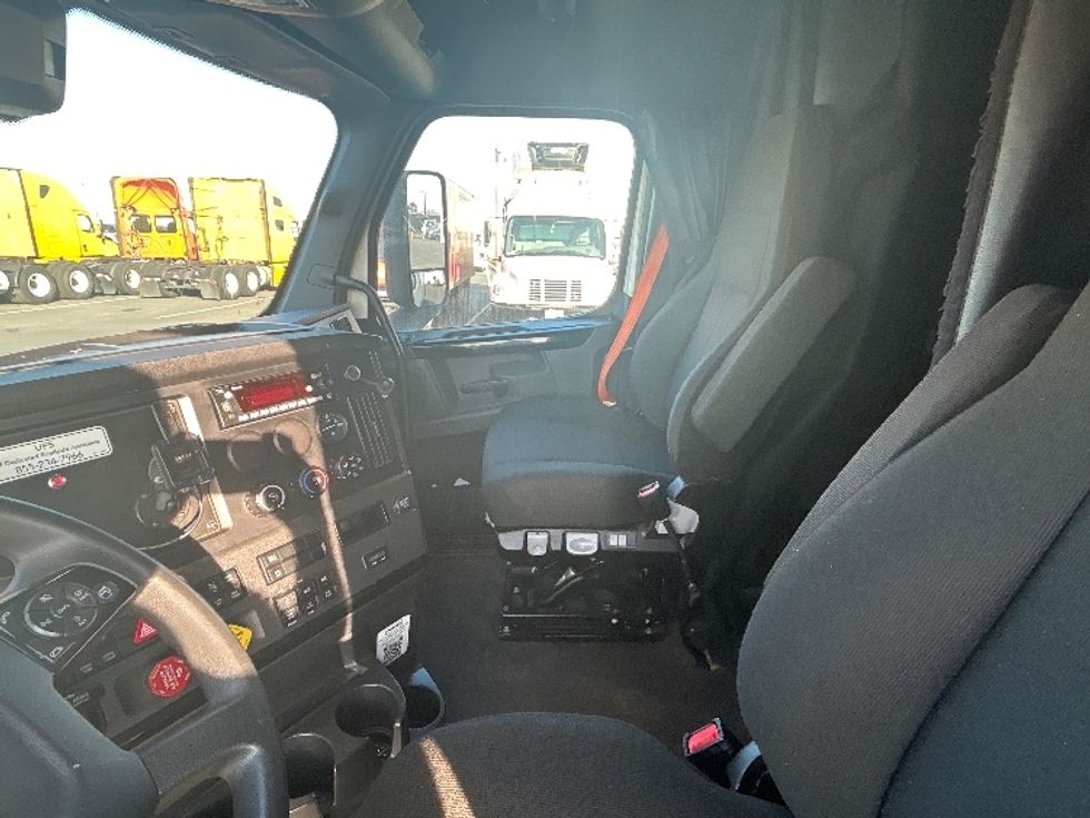 Sleeper Tractor-Heavy Duty Tractors-Freightliner-2023-T12664ST-Stockton-CA-672,260\n\t\tmiles-$ 61,750 - Image 10