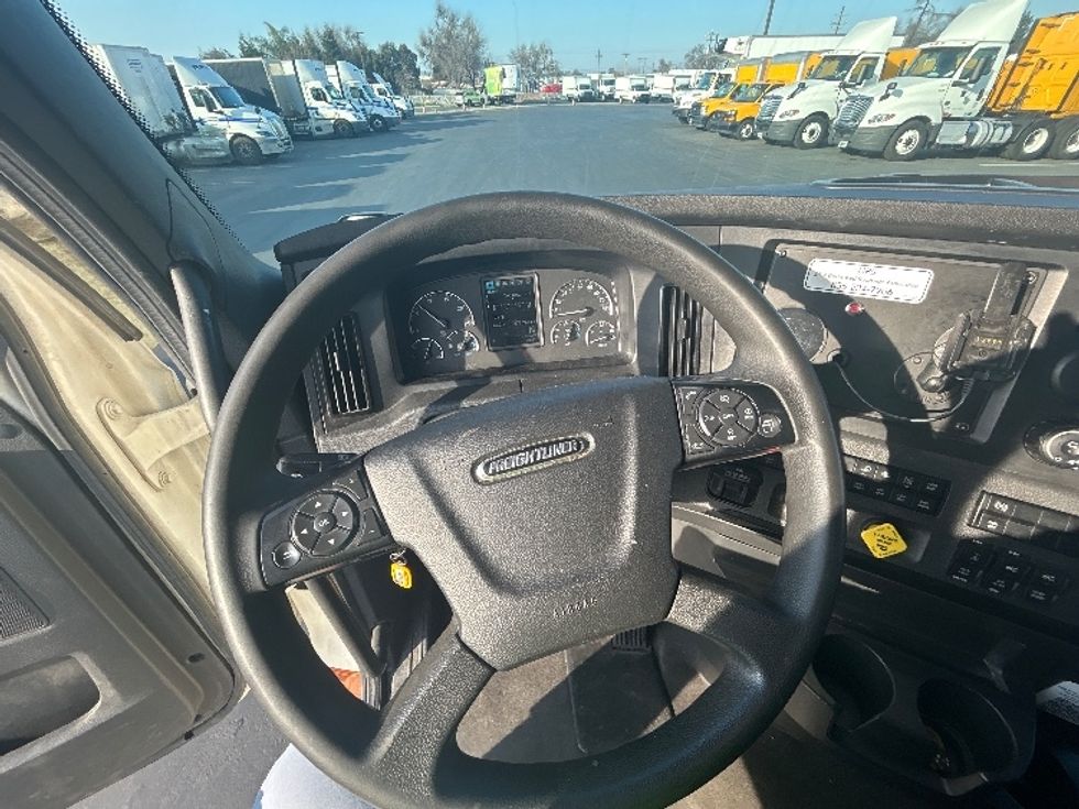 Sleeper Tractor-Heavy Duty Tractors-Freightliner-2023-T12664ST-Stockton-CA-672,260\n\t\tmiles-$ 61,750 - Image 11