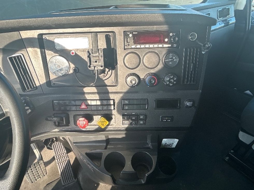 Sleeper Tractor-Heavy Duty Tractors-Freightliner-2023-T12664ST-Stockton-CA-672,260\n\t\tmiles-$ 61,750 - Image 12