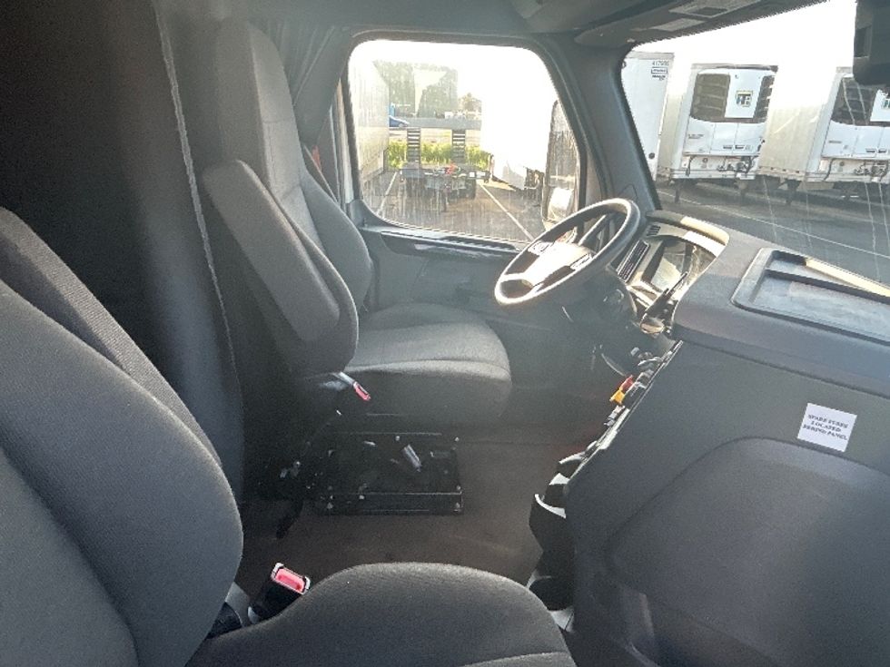 Sleeper Tractor-Heavy Duty Tractors-Freightliner-2023-T12664ST-Stockton-CA-672,260\n\t\tmiles-$ 61,750 - Image 15