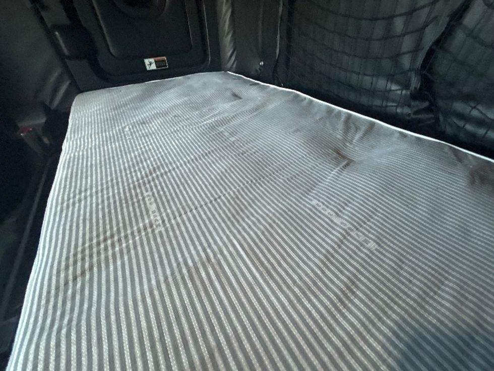 Sleeper Tractor-Heavy Duty Tractors-Freightliner-2023-T12664ST-Stockton-CA-672,260\n\t\tmiles-$ 61,750 - Image 17