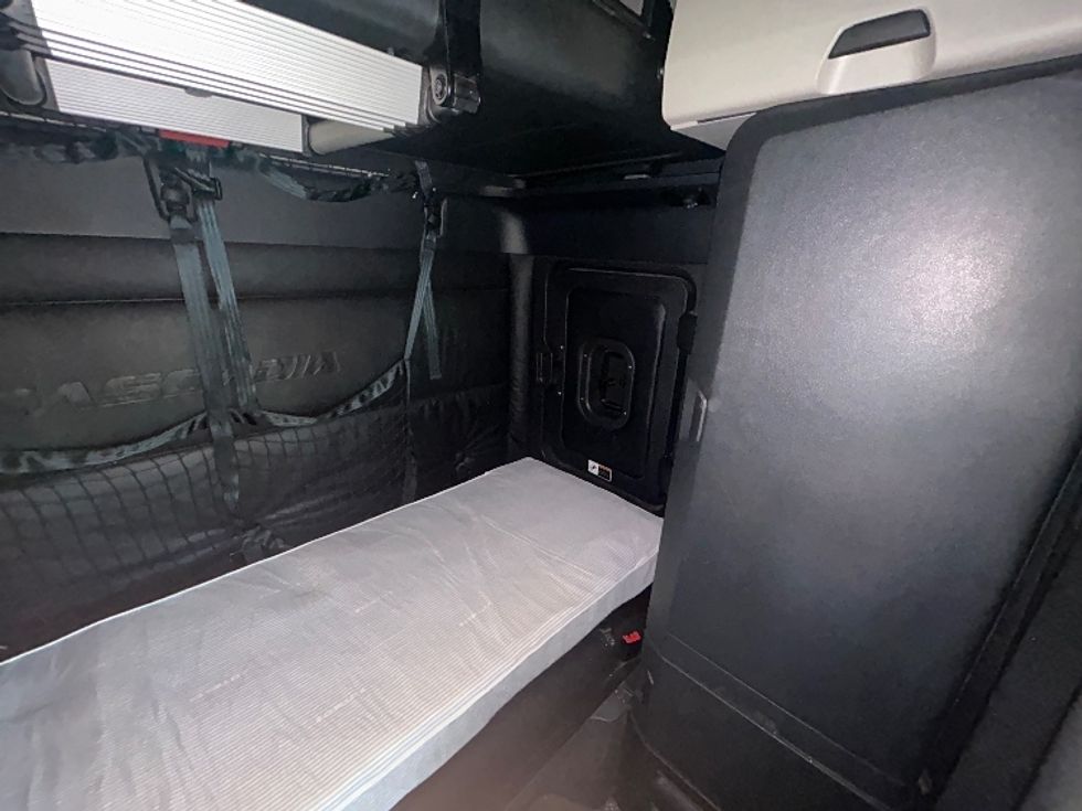 Sleeper Tractor-Heavy Duty Tractors-Freightliner-2023-T12664ST-Stockton-CA-672,260\n\t\tmiles-$ 61,750 - Image 18