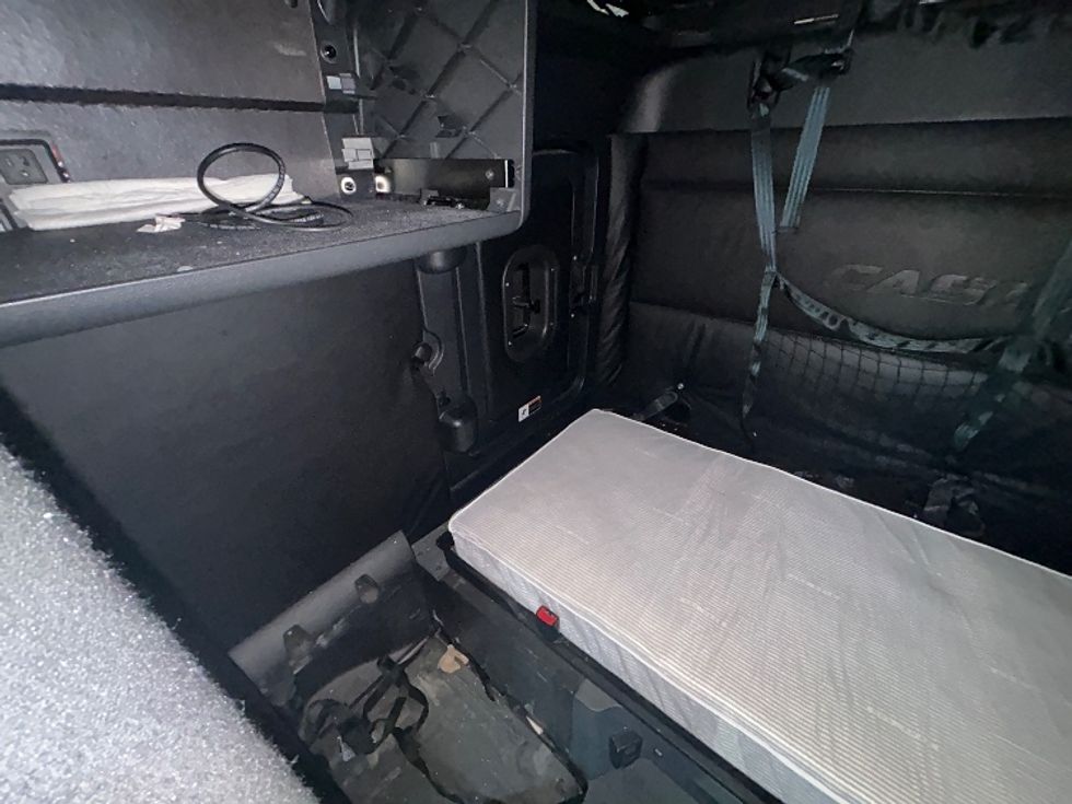 Sleeper Tractor-Heavy Duty Tractors-Freightliner-2023-T12664ST-Stockton-CA-672,260\n\t\tmiles-$ 61,750 - Image 19