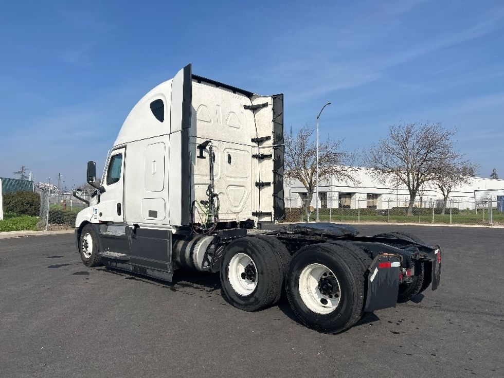 Sleeper Tractor-Heavy Duty Tractors-Freightliner-2023-T12664ST-Stockton-CA-715,680\n\t\tmiles-$ 57,250 - Image 5