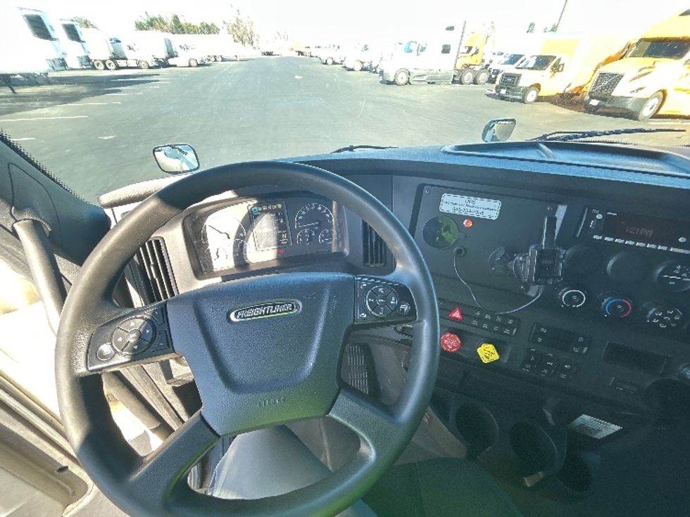 Sleeper Tractor-Heavy Duty Tractors-Freightliner-2023-T12664ST-Stockton-CA-720,408\n\t\tmiles-$ 56,500 - Image 11