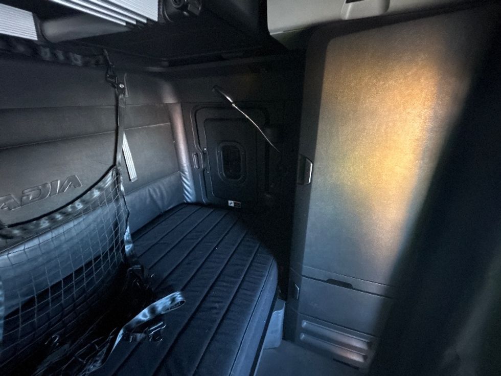 Sleeper Tractor-Heavy Duty Tractors-Freightliner-2023-T12664ST-Stockton-CA-720,408\n\t\tmiles-$ 56,500 - Image 18