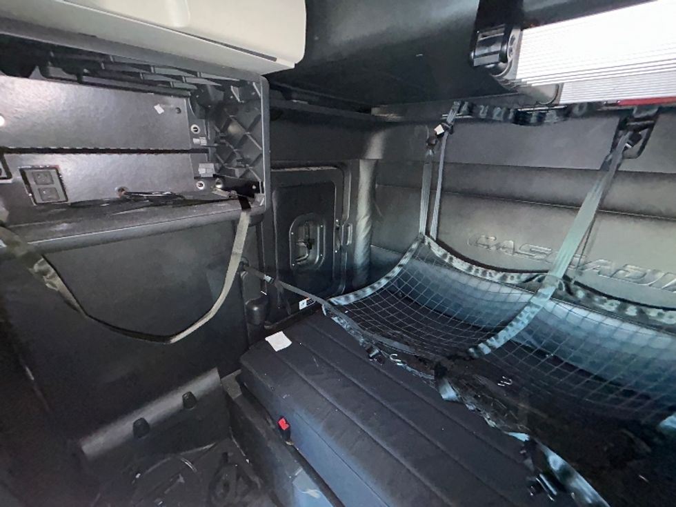 Sleeper Tractor-Heavy Duty Tractors-Freightliner-2023-T12664ST-Stockton-CA-720,408\n\t\tmiles-$ 56,500 - Image 19