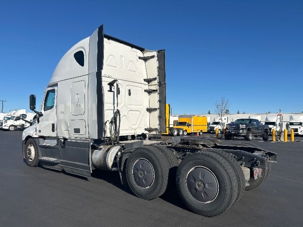 Sleeper Tractor-Heavy Duty Tractors-Freightliner-2023-T12664ST-Stockton-CA-720,408\n\t\tmiles-$ 56,500 - Image 5
