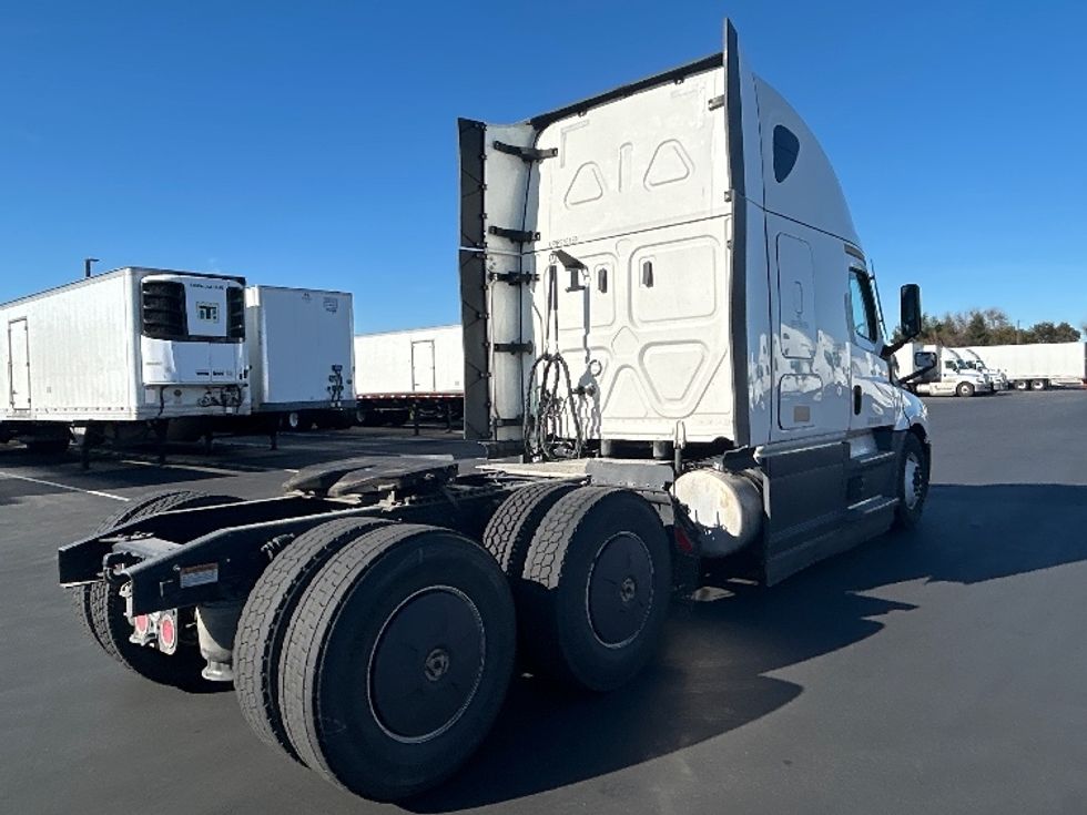 Sleeper Tractor-Heavy Duty Tractors-Freightliner-2023-T12664ST-Stockton-CA-720,408\n\t\tmiles-$ 56,500 - Image 7