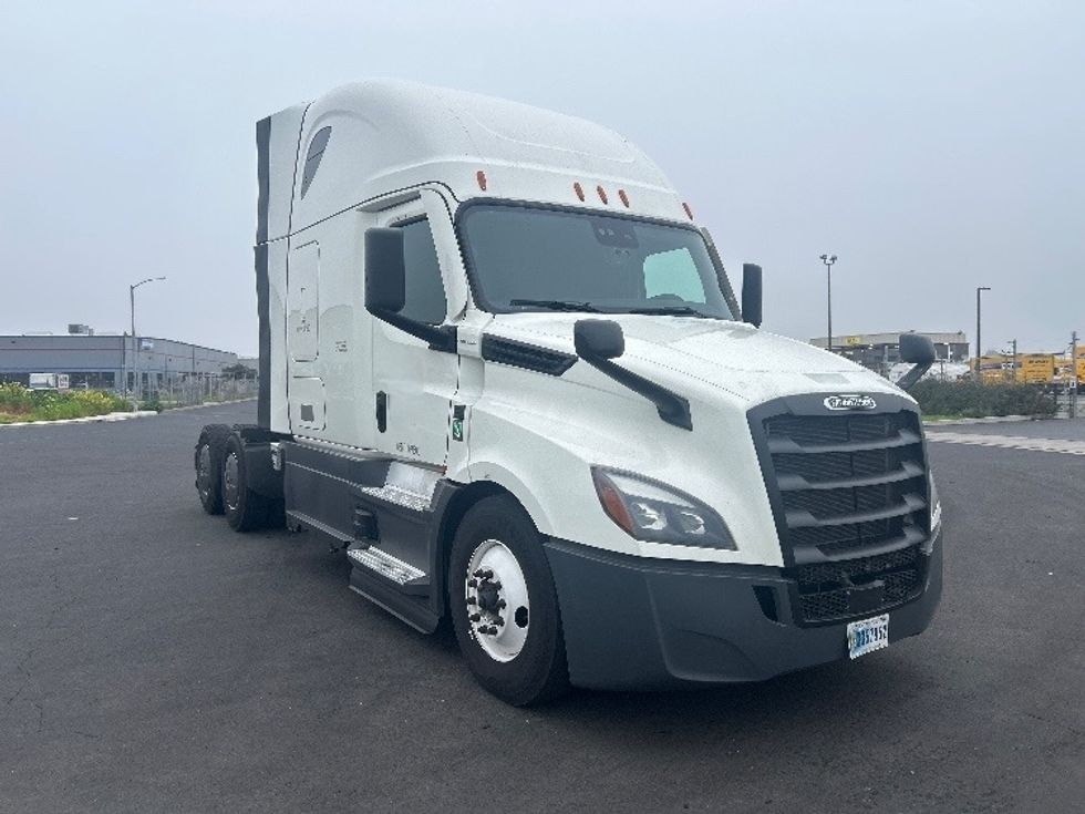 Sleeper Tractor-Heavy Duty Tractors-Freightliner-2023-T12664ST-Stockton-CA-732,815\n\t\tmiles-$ 55,250 - Image 1