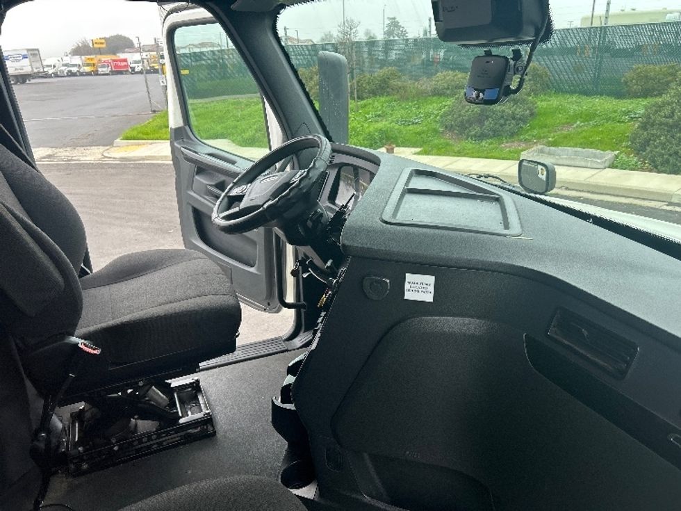 Sleeper Tractor-Heavy Duty Tractors-Freightliner-2023-T12664ST-Stockton-CA-732,815\n\t\tmiles-$ 55,250 - Image 14