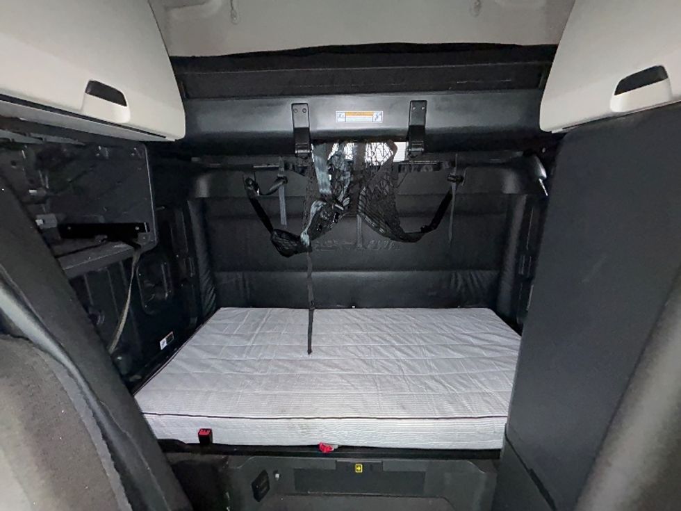 Sleeper Tractor-Heavy Duty Tractors-Freightliner-2023-T12664ST-Stockton-CA-732,815\n\t\tmiles-$ 55,250 - Image 17