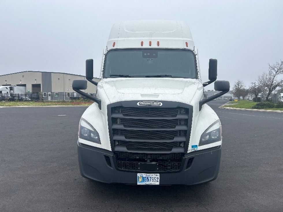 Sleeper Tractor-Heavy Duty Tractors-Freightliner-2023-T12664ST-Stockton-CA-732,815\n\t\tmiles-$ 55,250 - Image 2